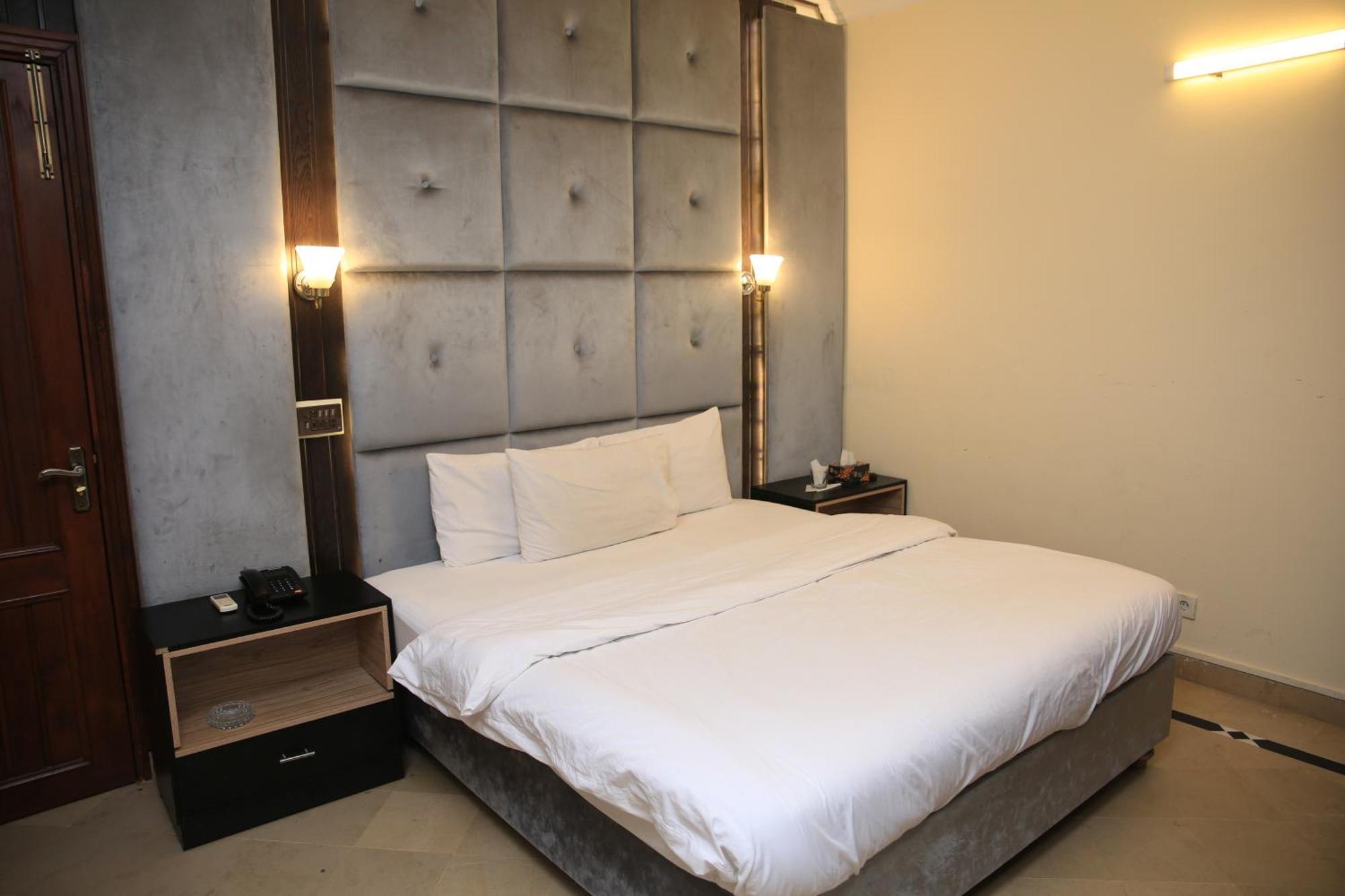 Orbit Residency F-7 Hotel Islamabad Buitenkant foto
