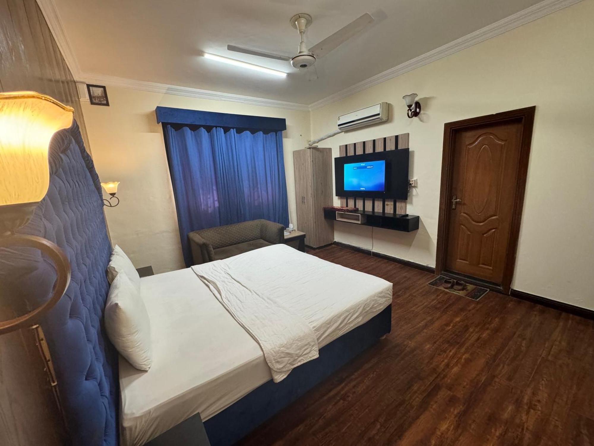 Orbit Residency F-7 Hotel Islamabad Buitenkant foto